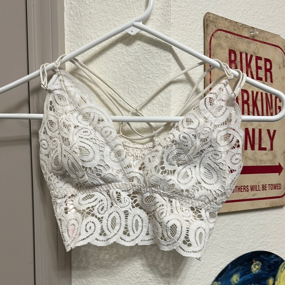 Elegant Lace Bralette in Cream